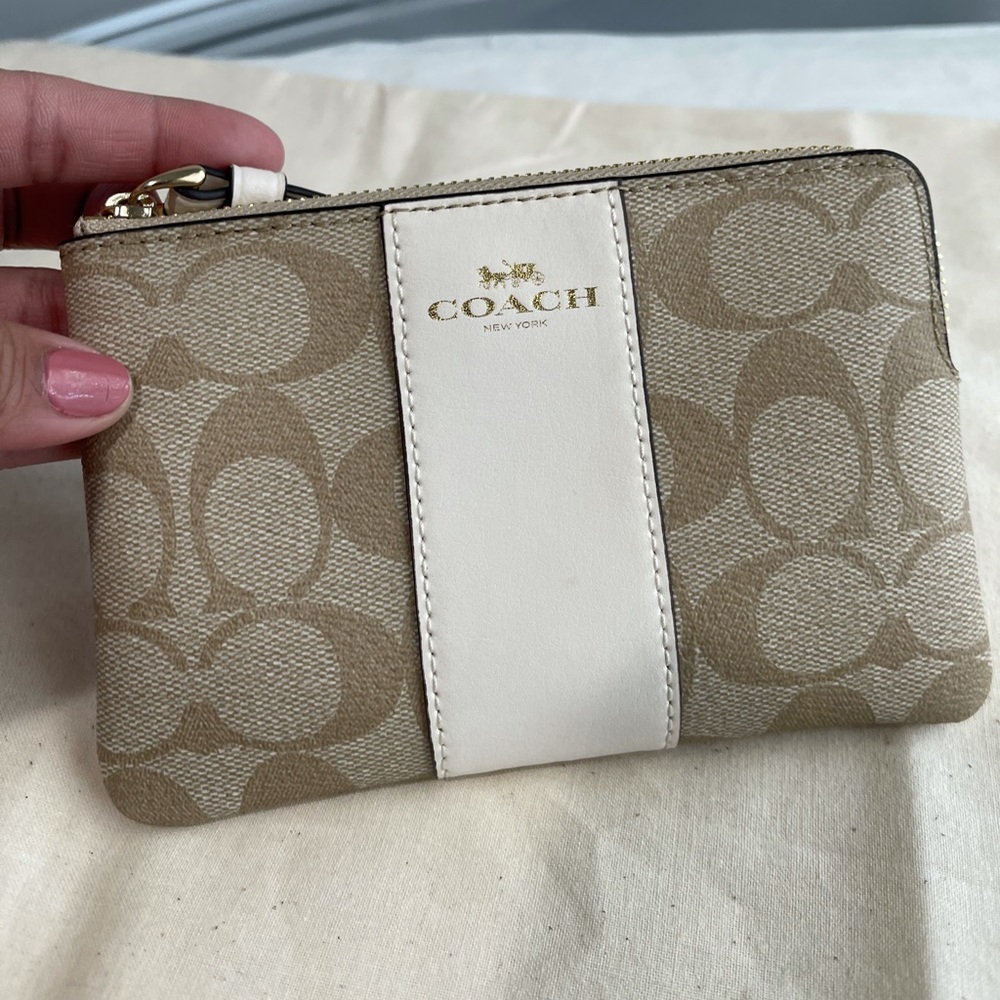 ***SOLD*** White stripe Wristlet. Signature canvas